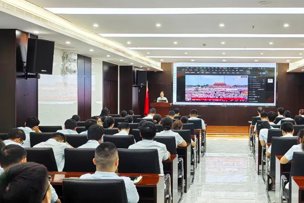 湖南普奇研究院组织观看9.3大阅兵