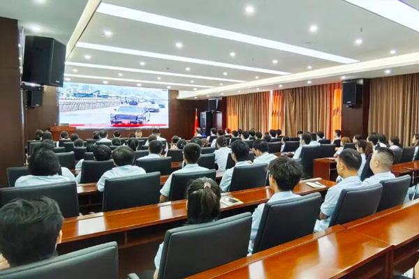 湖南普奇研究院组织观看9.3大阅兵