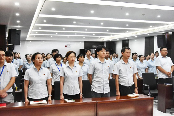 湖南普奇研究院组织观看9.3大阅兵